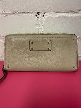 kate spade Pebbled Leather Wallet in Light Taupe with Gold Hardware